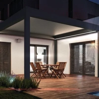 Lamellendach mit integrierten LED-Lichtern